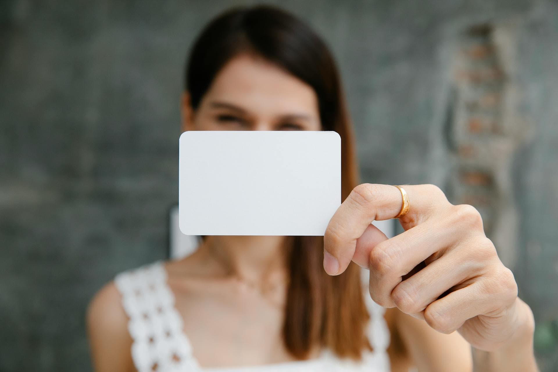 Escolher o Modelo de Currículo Certo: Um Guia Estratégico para 2025